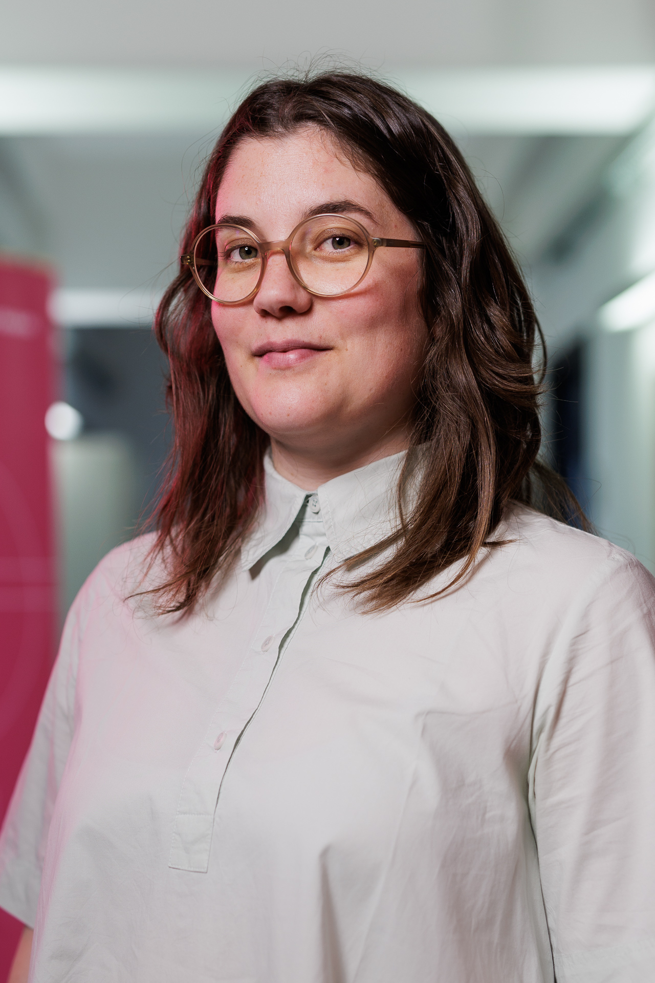 Porträt von Elisabteh Kluge, weiße Frau, braune Haare, Brille