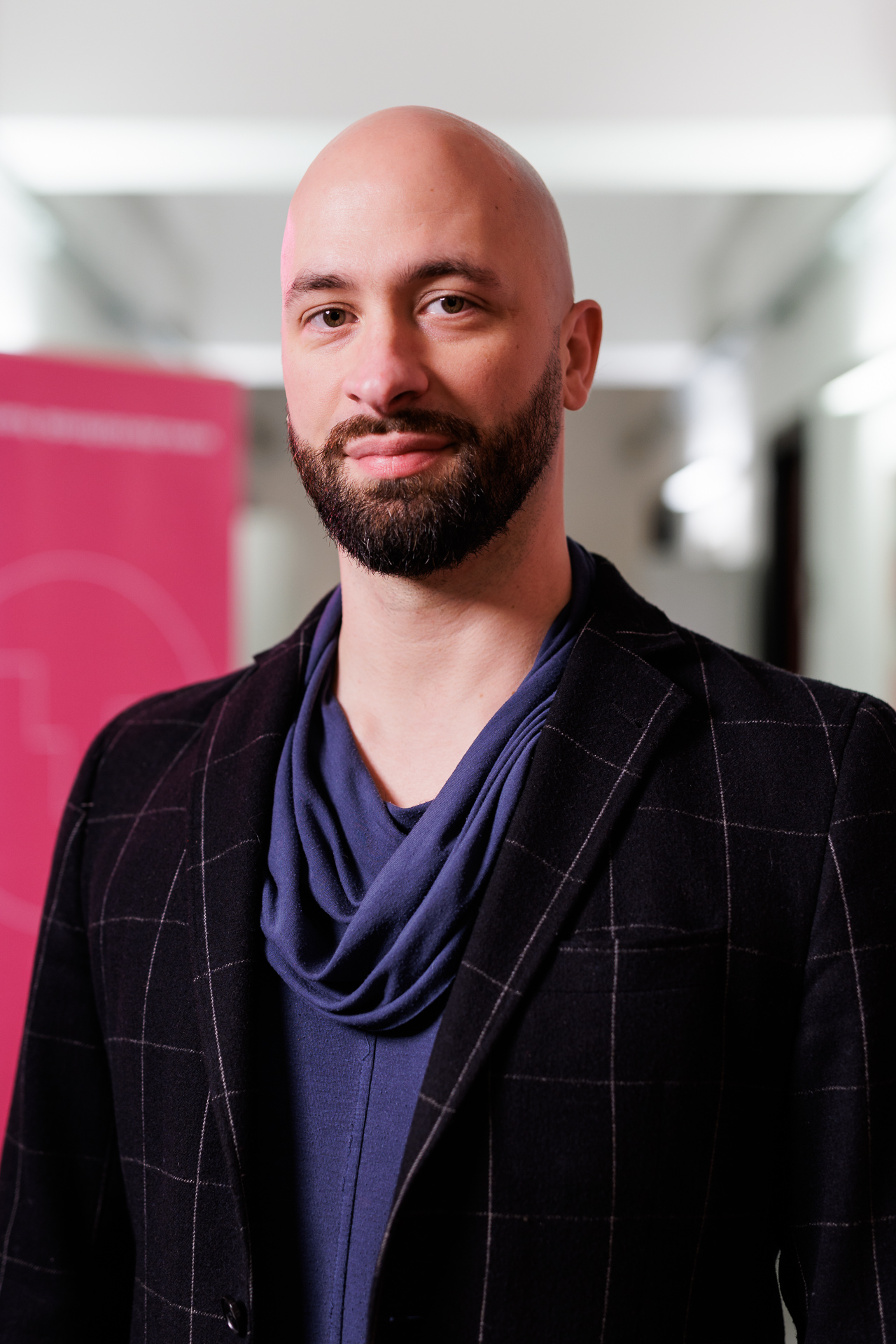 Porträt von Paul Hess, weißer Mann, Glatze, Bart