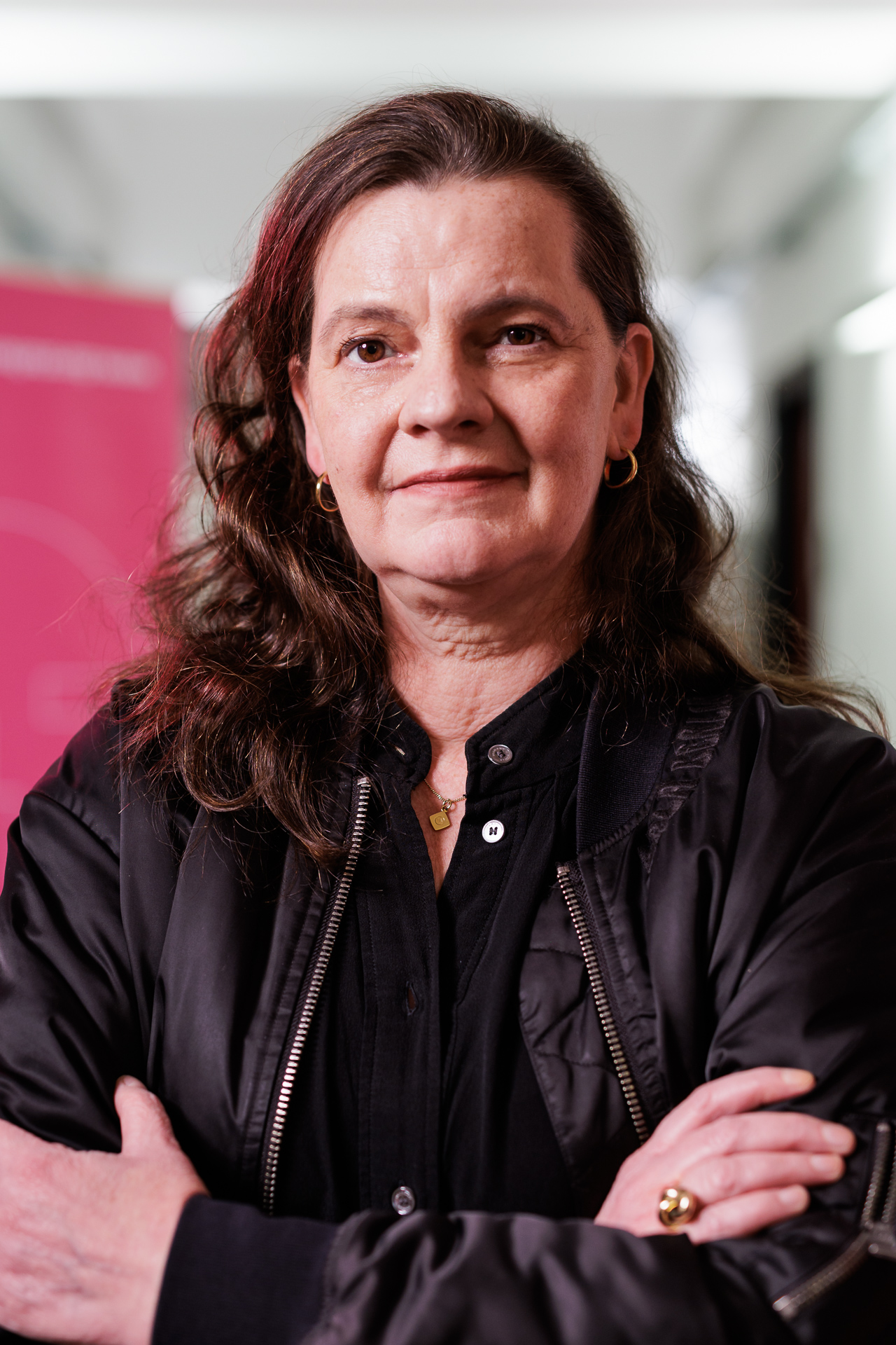 Porträt von Katka, weiße Frau, braune Haare