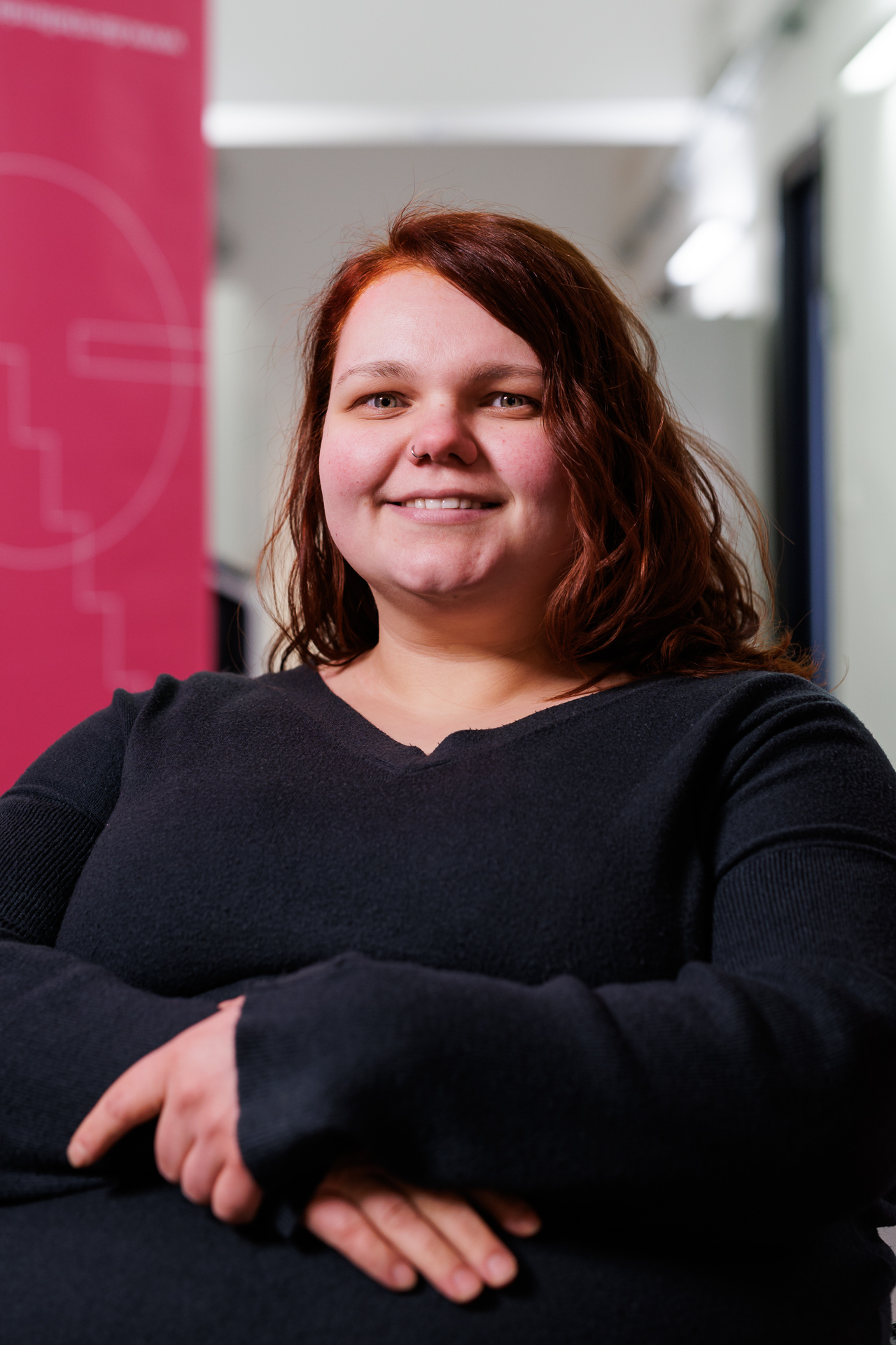 Porträt von Roisin, weiße Frau, rote Haare